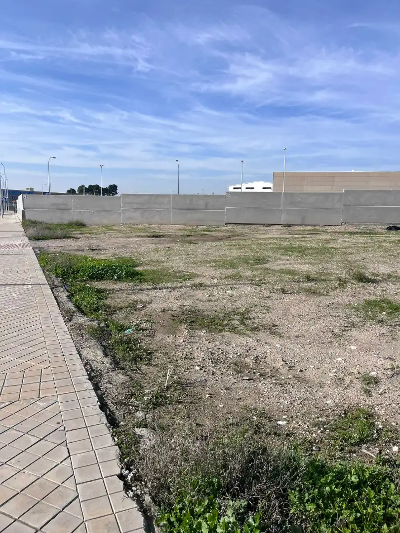 Terreno industrial en venta en Granada