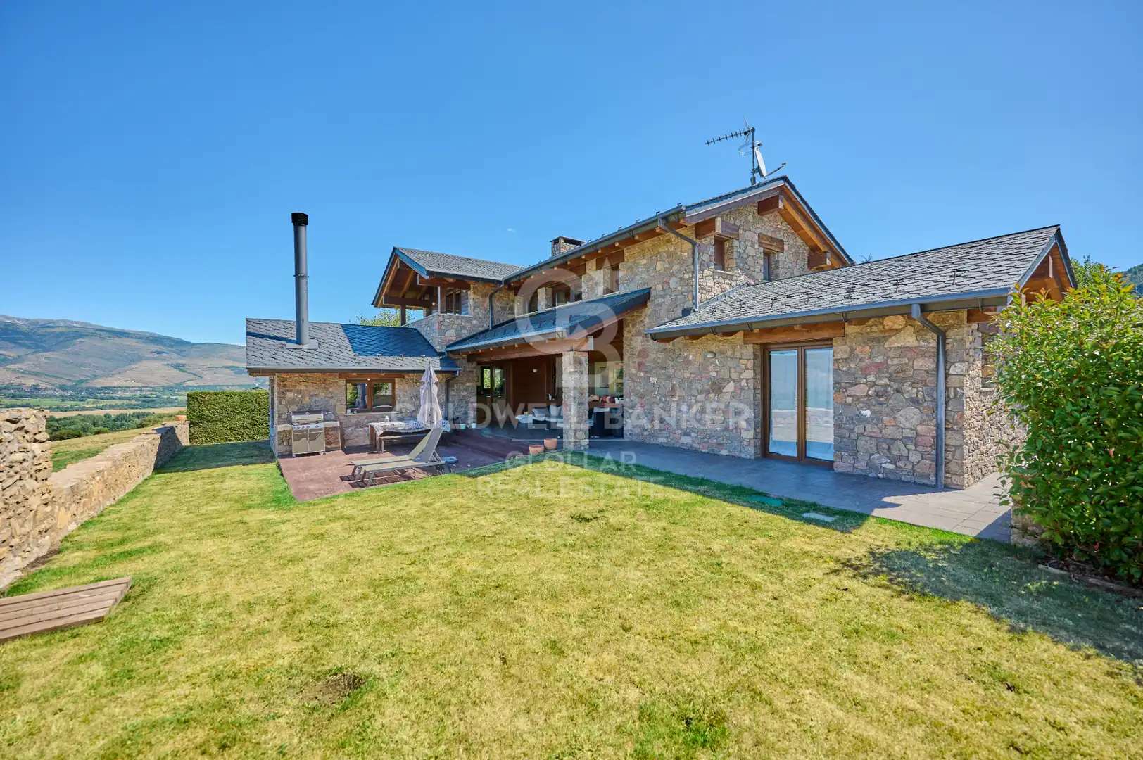 Vista exterior de Casa o xalet en venda en Das amb Calefacció, Jardí privat i Parquet