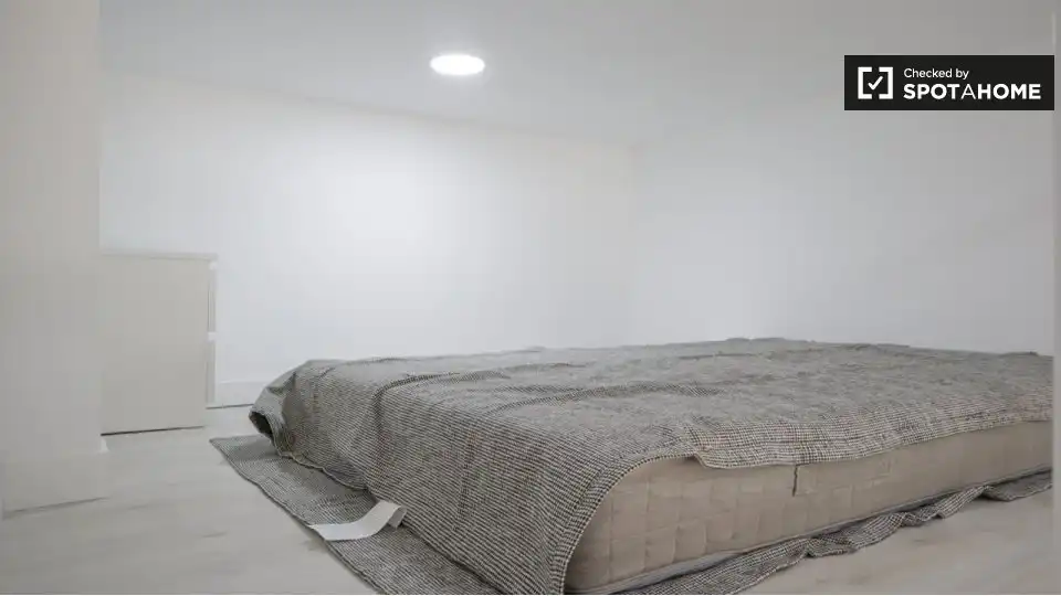 Habitación de Piso de alquiler en Madrid con Aire acondicionado, Calefacción y Amueblado