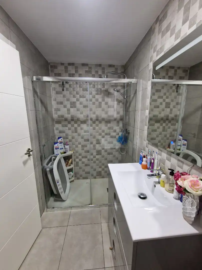 Badezimmer von Erdgeschoss zum Verkauf in Montemayor mit Klimaanlage und Möbliert