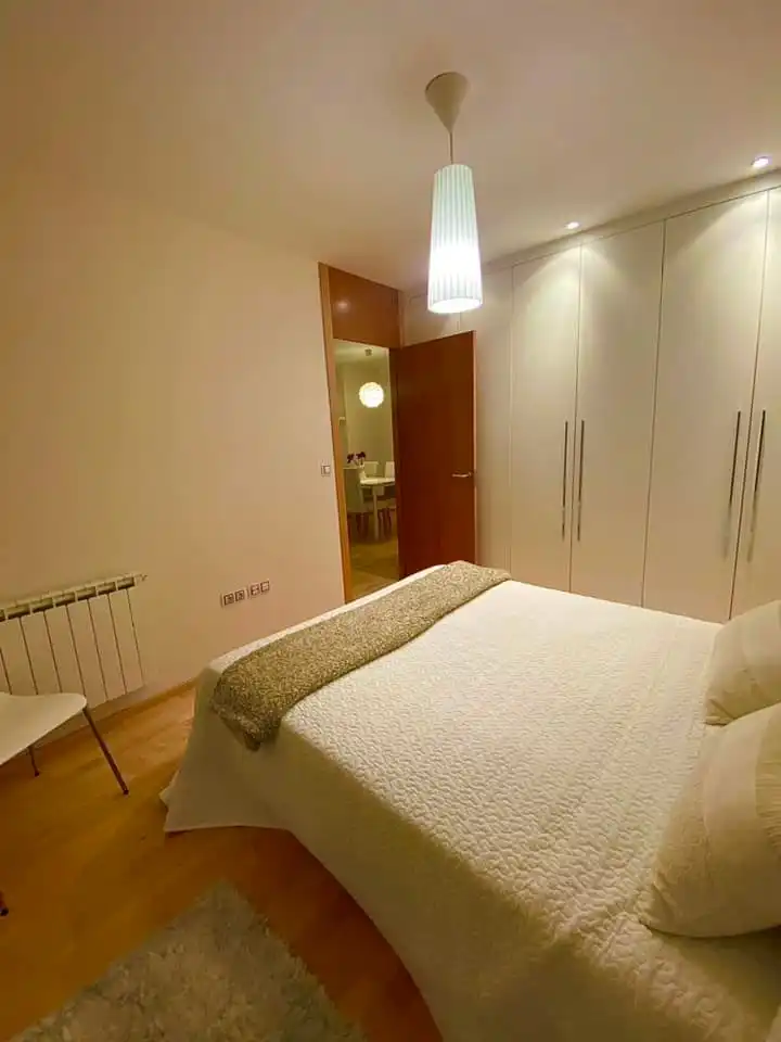 Dormitori de Pis en venda en Torrelavega  amb Calefacció, Parquet i Moblat