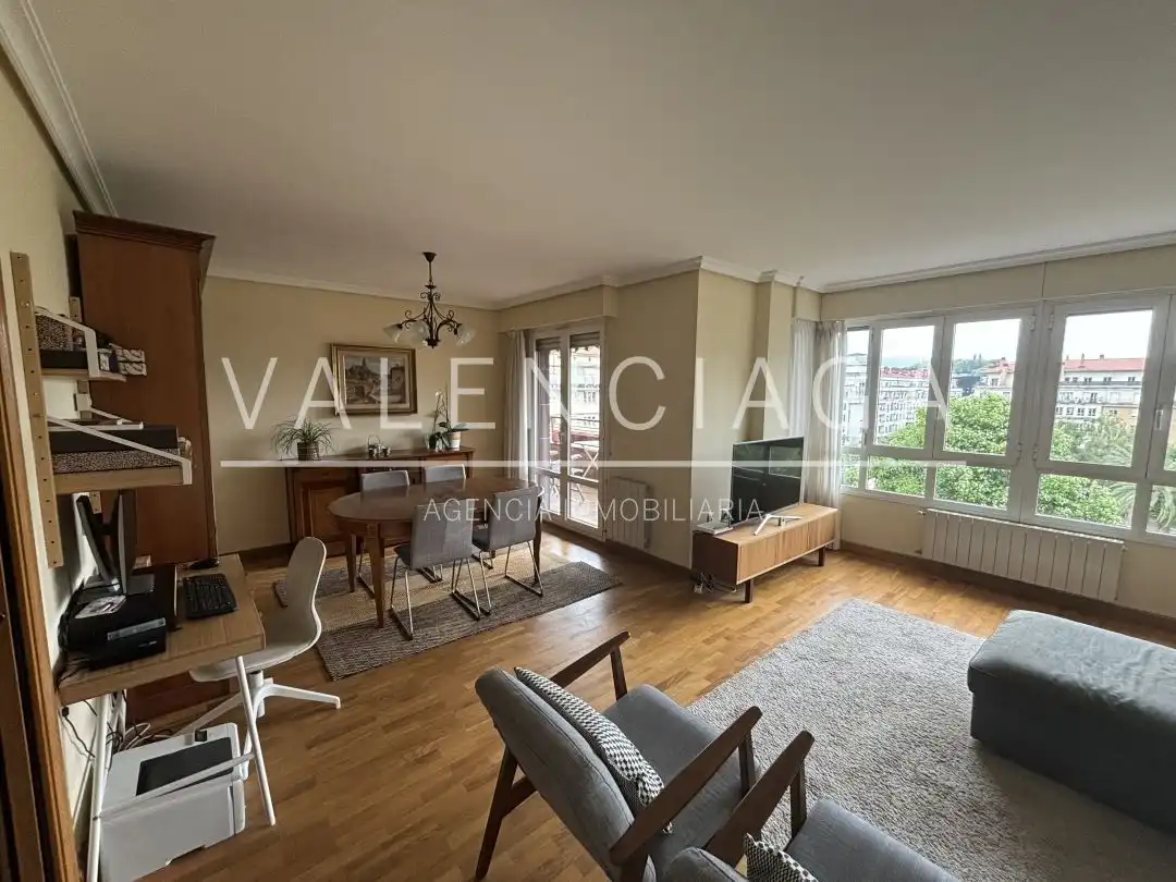 Flat with terrace to rent in José Maria Sert Plaza, imagen 3
