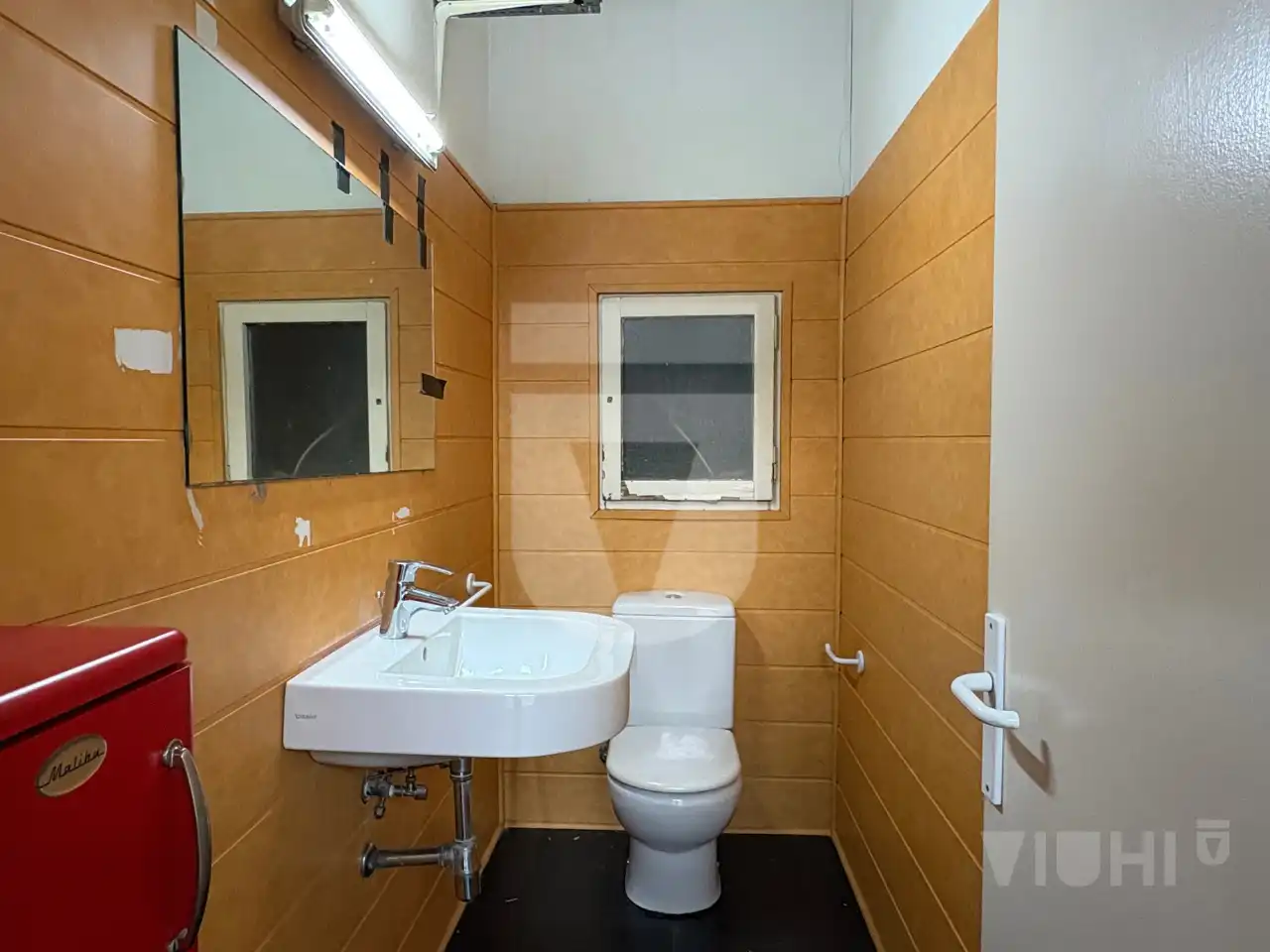 Badezimmer von Geschaftsraum zur Miete in Montgat mit Heizung, Parkett und Internet