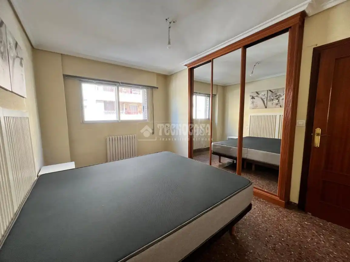Habitación de Piso en venta en Zaragoza con Calefacción y Balcón