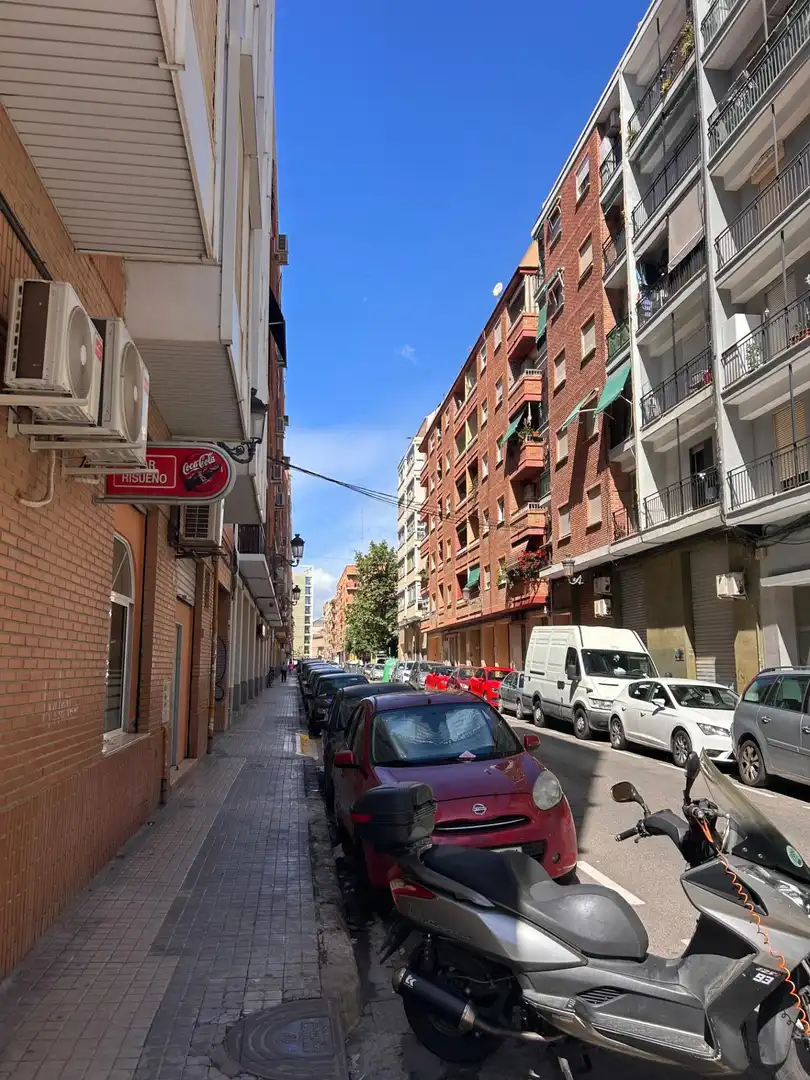 Local comercial en venda a Calle del Poeta Navarro Cabanes 8, imagen 4