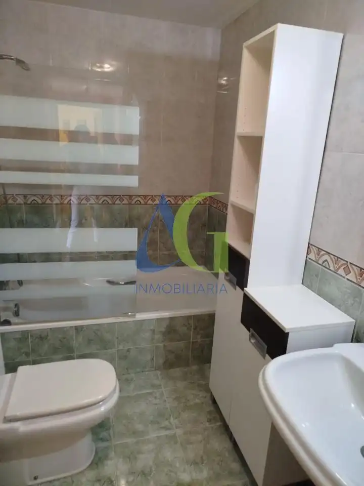Bany de Apartament de lloguer en Villaquilambre amb Calefacció, Parquet i Traster