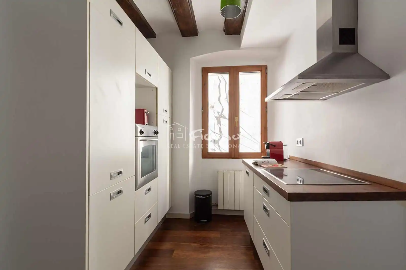 Cuina de Pis de lloguer en Barcelona amb Calefacció, Parquet i Moblat