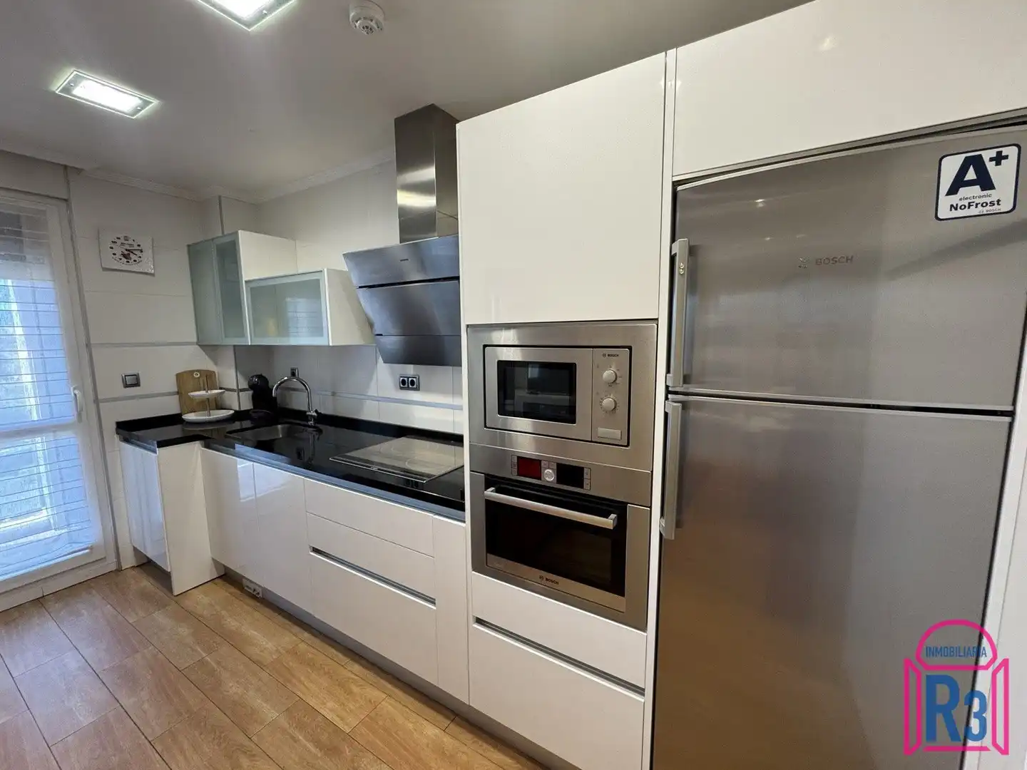 Cocina de Apartamento en venta en León Capital  con Calefacción, Terraza y Trastero