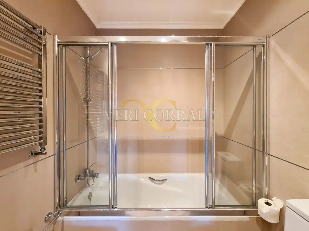 Baño de Casa o chalet en venta en Oviedo  con Calefacción, Jardín privado y Terraza