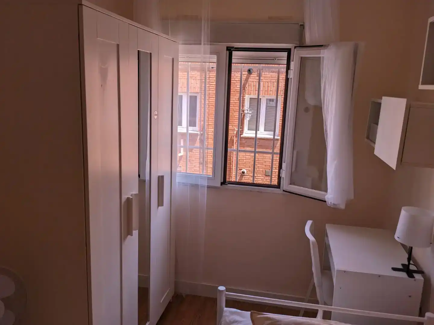 Schlafzimmer von Wohnung zur Miete in  Madrid Capital mit Klimaanlage und Balkon