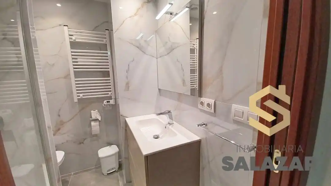 Bathroom of Flat for rent in Bilbao   with Heating, Terrace and Microwave