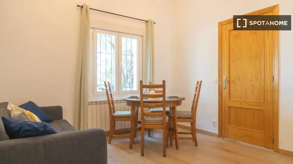 Comedor de Piso de alquiler en Madrid con Aire acondicionado, Calefacción y Amueblado