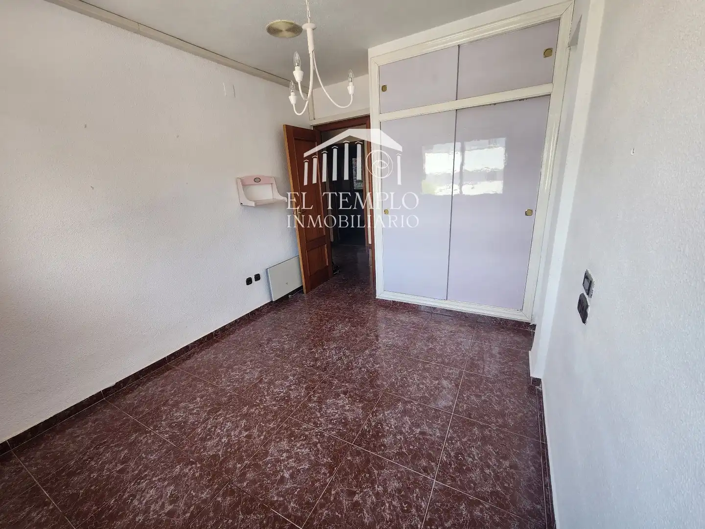Dormitori de Casa adosada en venda en Onil amb Aire condicionat