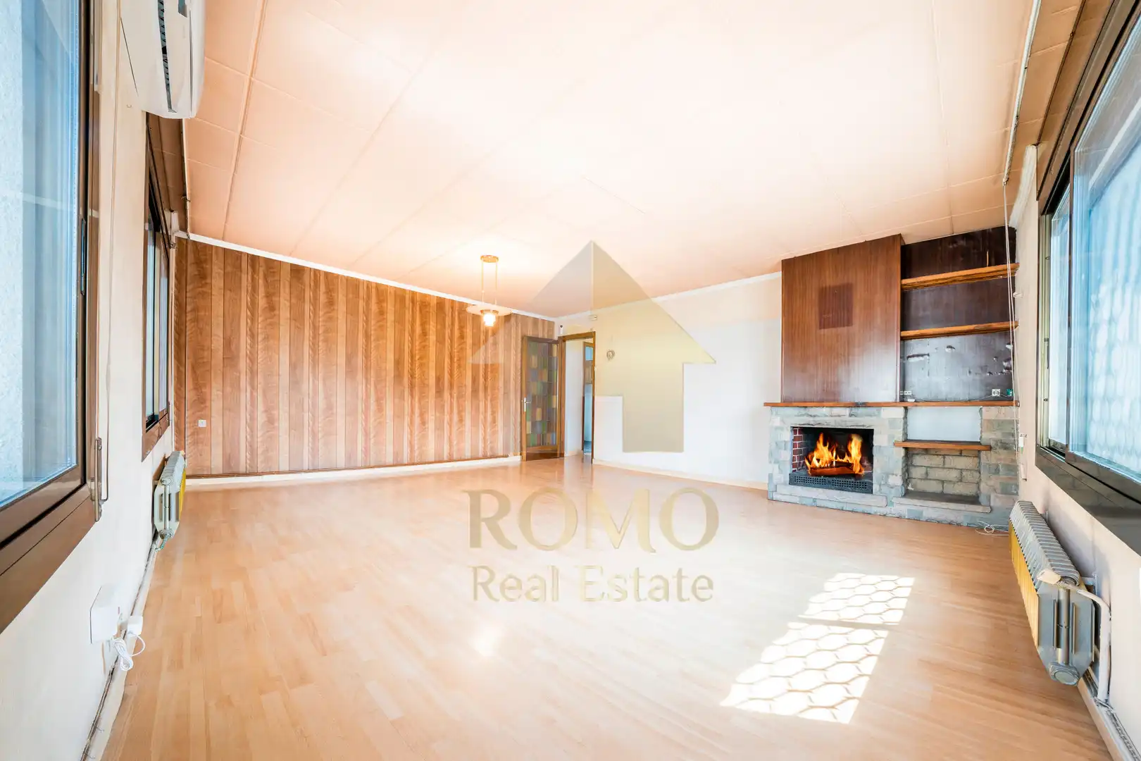 Sala de estar de Casa o chalet en venta en Santa Perpètua de Mogoda con Aire acondicionado, Calefacción y Jardín privado
