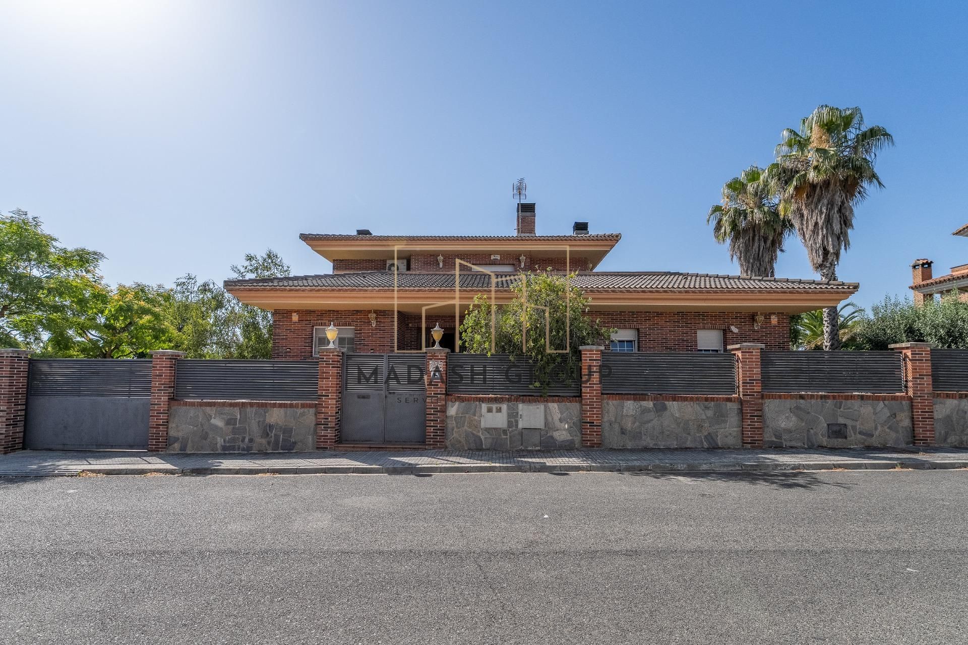 Vista exterior de Casa o xalet en venda en Almoster amb Aire condicionat, Calefacció i Jardí privat