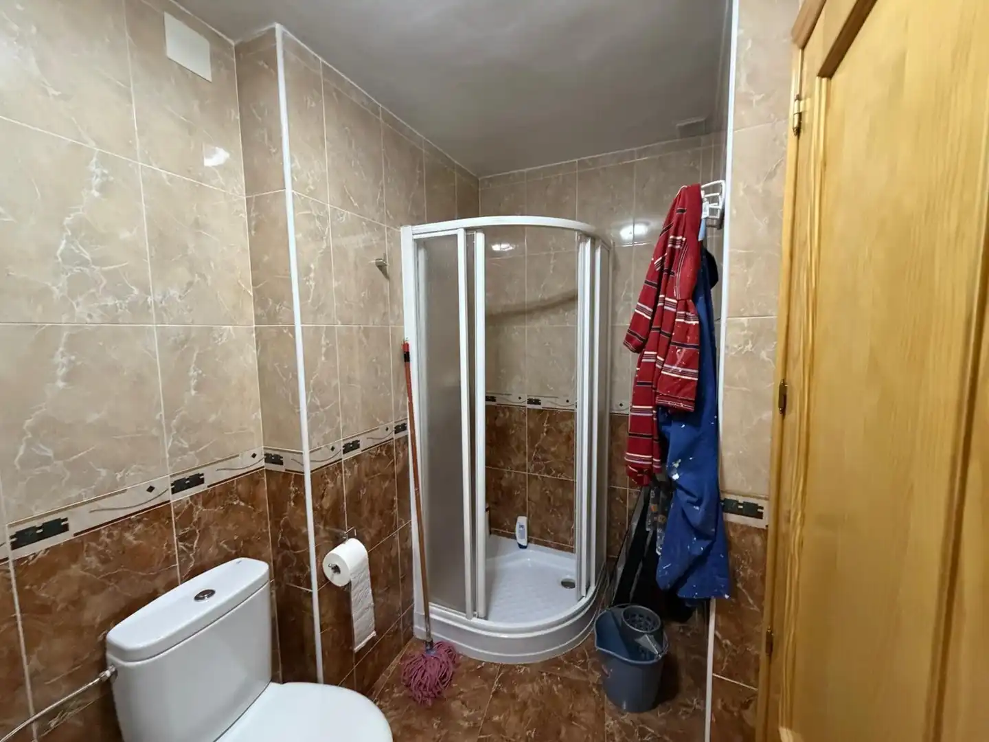 Bany de Casa o xalet en venda en Alcuéscar amb Terrassa, Moblat i Balcó