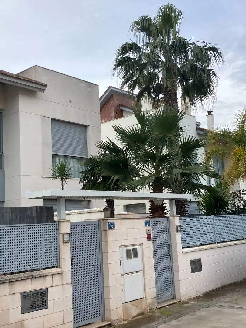 Xalet amb piscina en venda a Carrer Riu Cervol 8