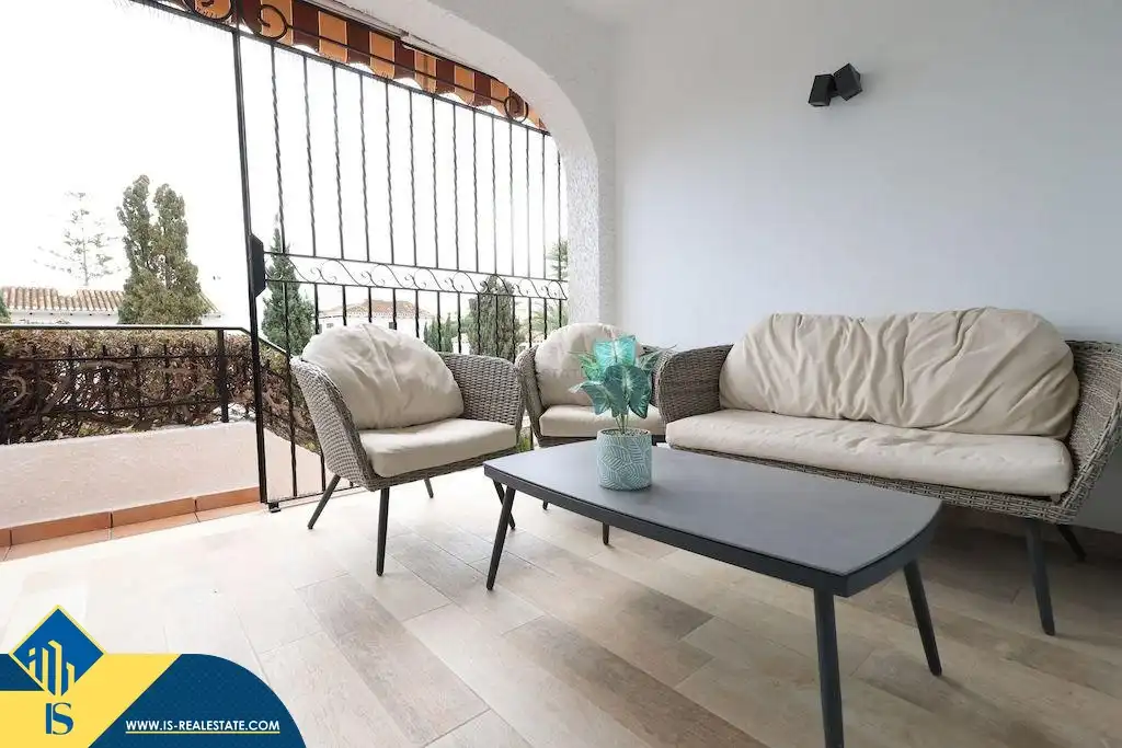 Sala de estar de Dúplex en venta en Orihuela con Terraza, Amueblado y Piscina comunitaria