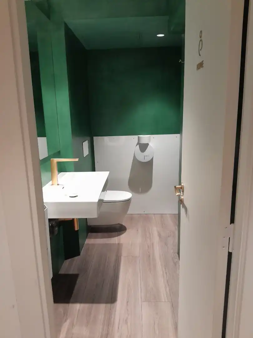 Baño de Local en traspaso en Vic con Aire acondicionado, Calefacción y Amueblado