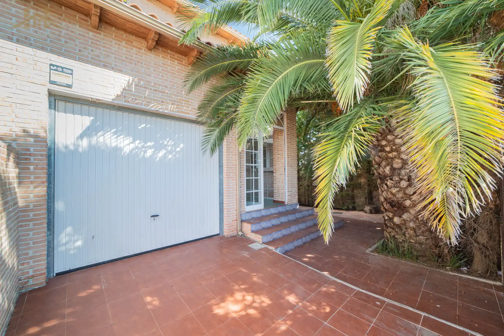 Vista exterior de Casa adosada en venta en Carranque con Aire acondicionado, Calefacción y Jardín privado
