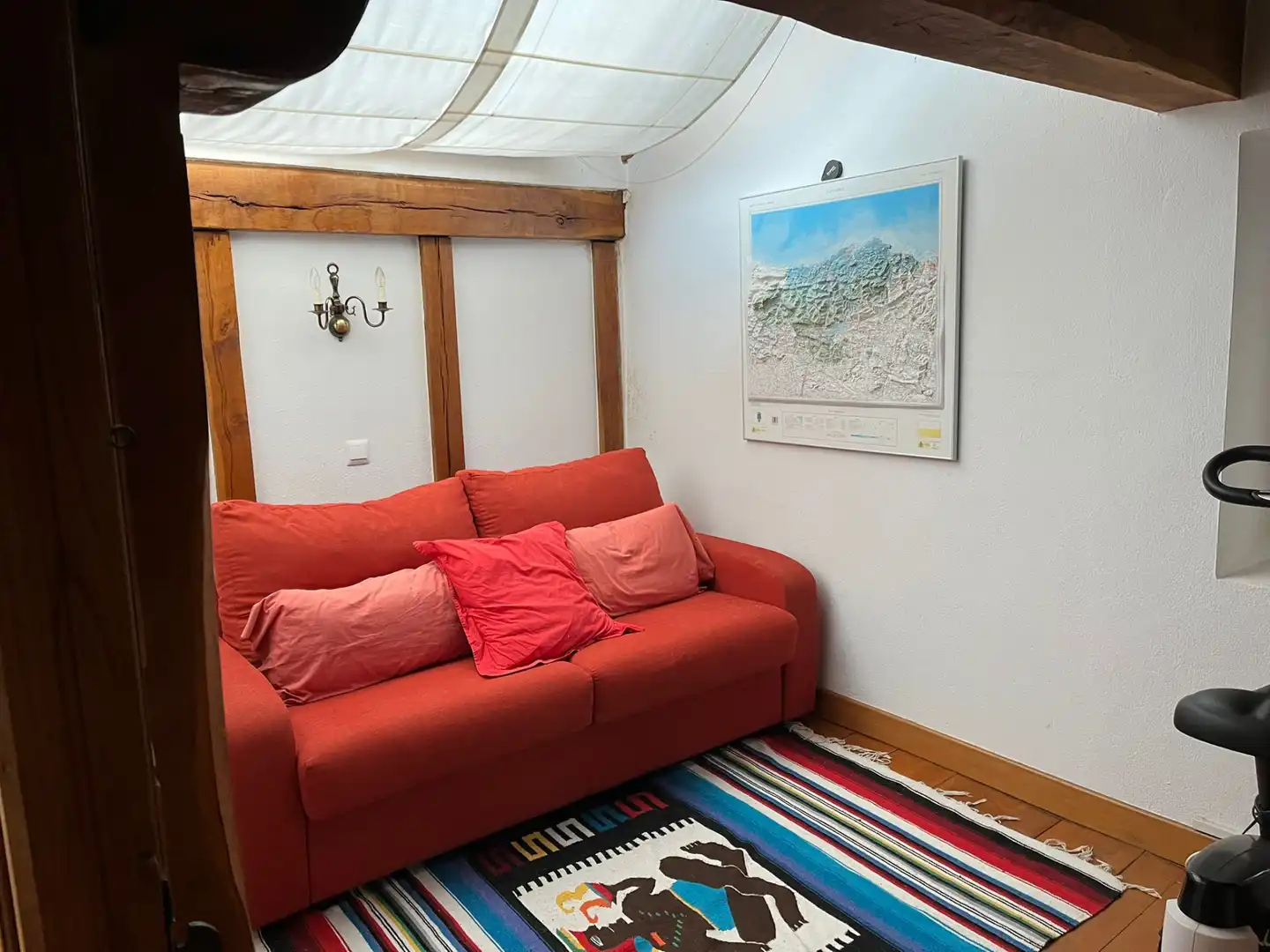 Sala d'estar de Casa adosada en venda en Piélagos amb Calefacció, Jardí privat i Parquet