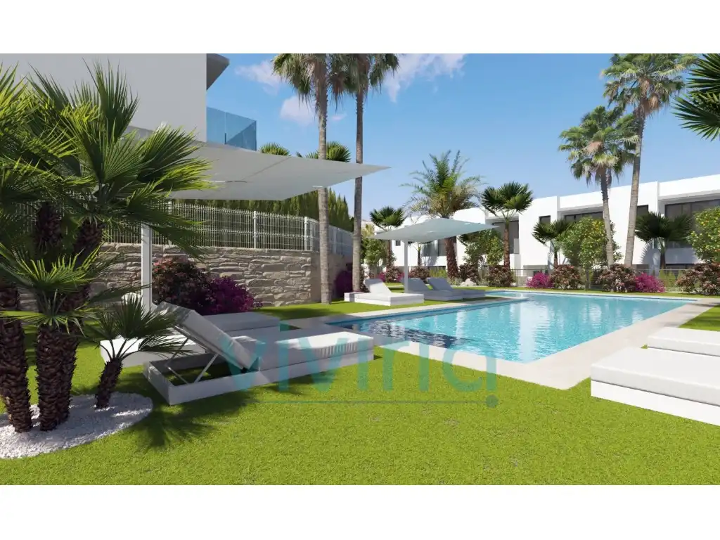 Terraced house with pool for sale in Golf Bahía