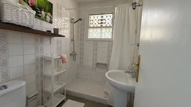 Baño de Piso de alquiler en El Rosario con Parquet, Terraza y Trastero