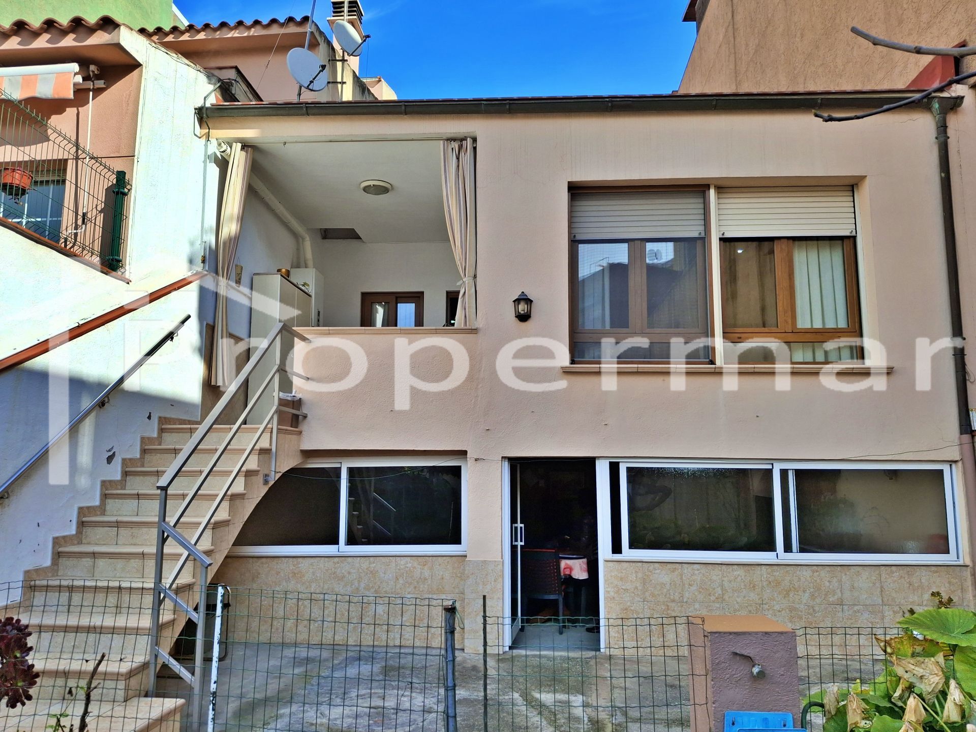 Vista exterior de Casa adosada en venda en Mollet del Vallès amb Calefacció, Jardí privat i Terrassa