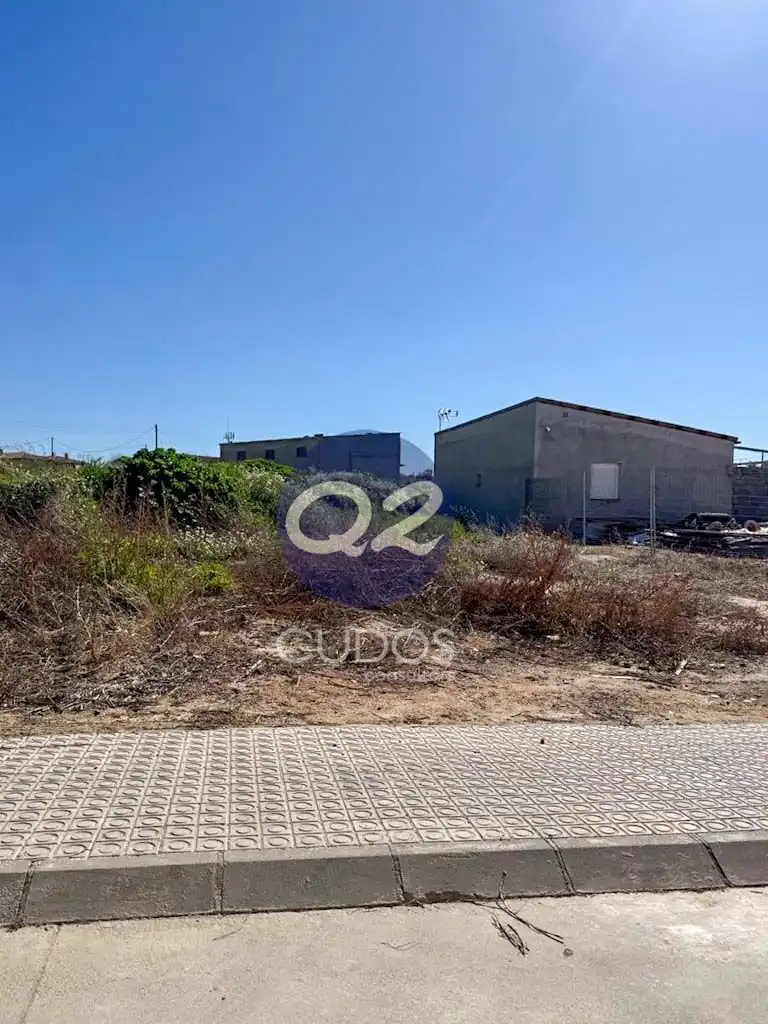 Terreno residencial en venta en Carrer Montserrat Roig, imagen 2