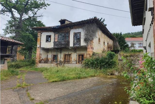 Casa adosada en Venta en C/ Fresnedo en Cabranes