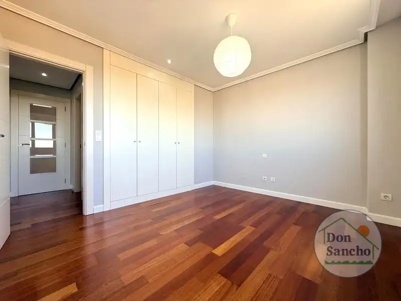 Bedroom of Attic for sale in Valladolid  with Air Conditioner, Heating and Terrace