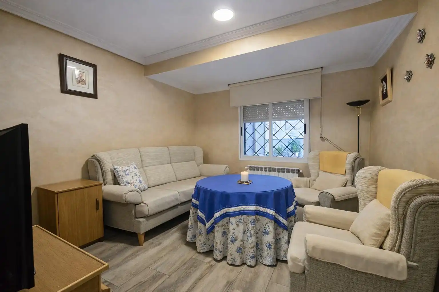Living room of Houses for sale in Plasencia  with Air Conditioner, Terrace and Storage room