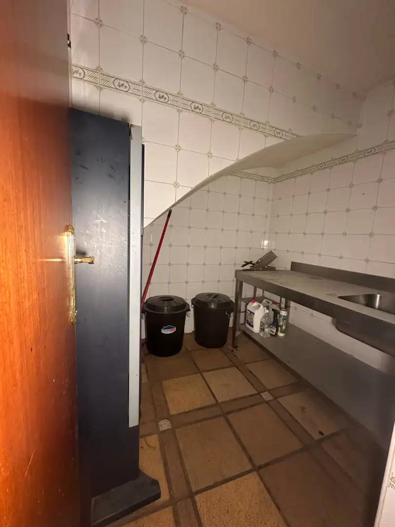 Cuina de Local en venda en Madrid amb Aire condicionat, Calefacció i Moblat