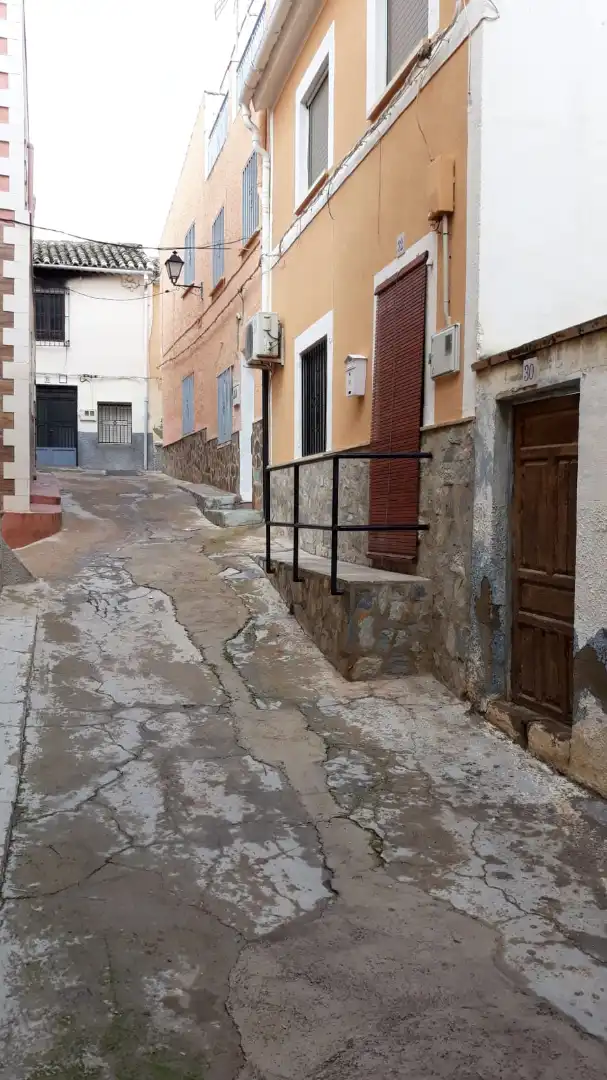 Vista exterior de Casa adosada en venta en Hellín