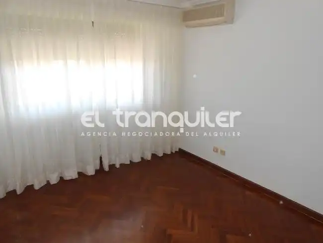 Dormitori de Pis de lloguer en Pozuelo de Alarcón amb Aire condicionat, Parquet i Terrassa