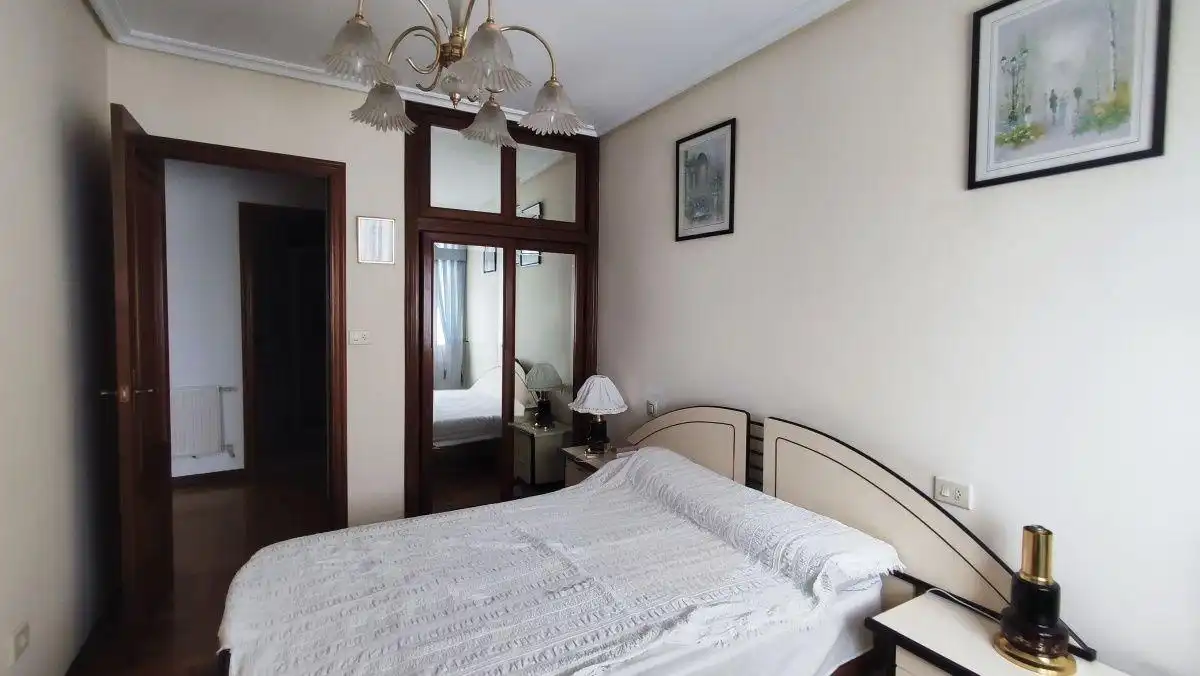 Habitación de Piso en venta en Vigo  con Calefacción, Trastero y Amueblado