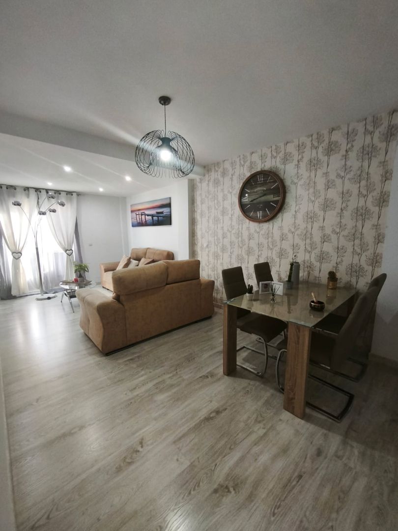 Sala d'estar de Pis en venda en Las Gabias amb Moblat, Rentadora i Microones