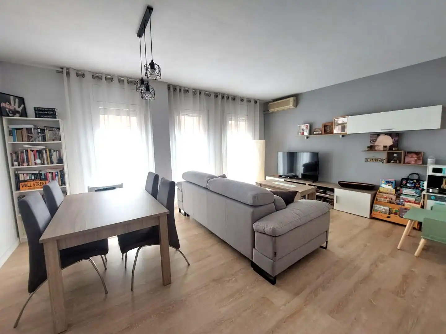 Sala de estar de Piso en venta en Olesa de Montserrat con Aire acondicionado y Calefacción