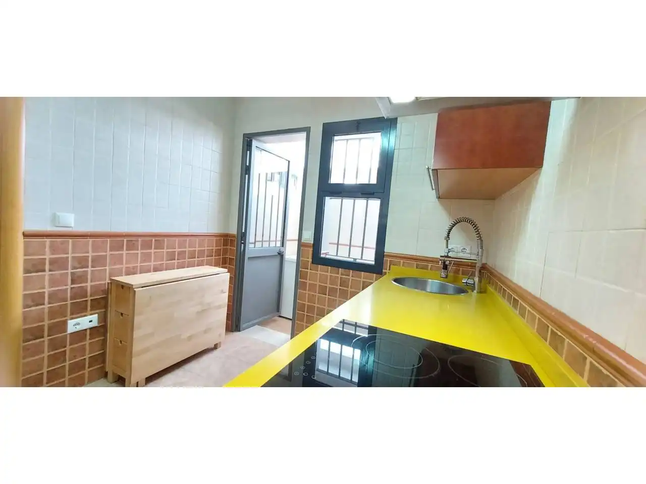 Cocina de Casa adosada de alquiler en Aljaraque con Terraza y Amueblado
