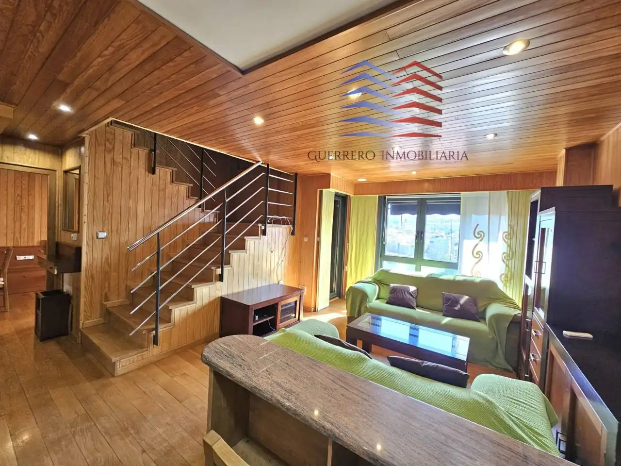 Sala d'estar de Dúplex de lloguer en Ourense Capital  amb Calefacció, Parquet i Terrassa
