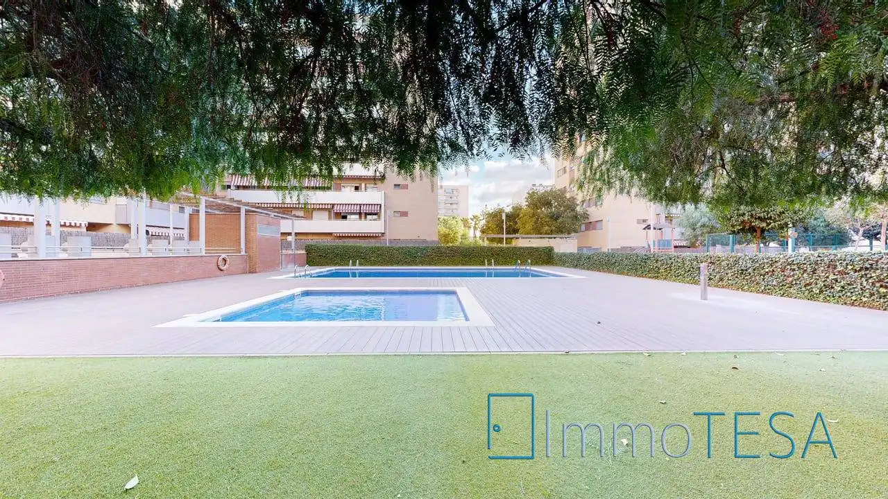 Swimming pool of Flat for sale in Barberà del Vallès  with Air Conditioner, Heating and Parquet flooring