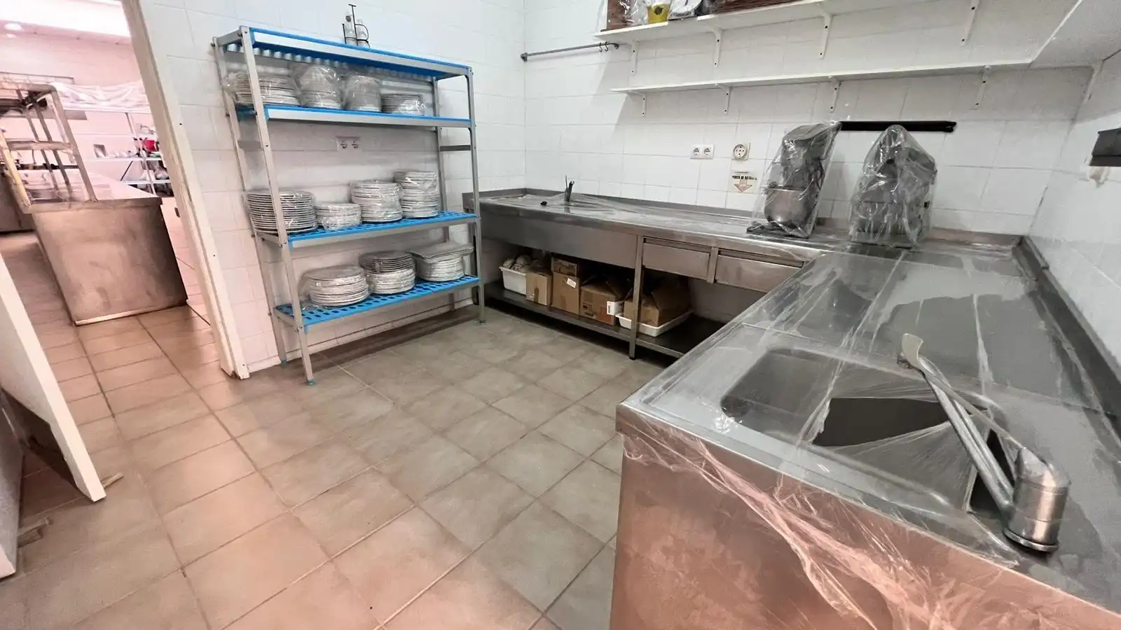 Cocina de Edificio en venta en Los Montesinos con Alarma