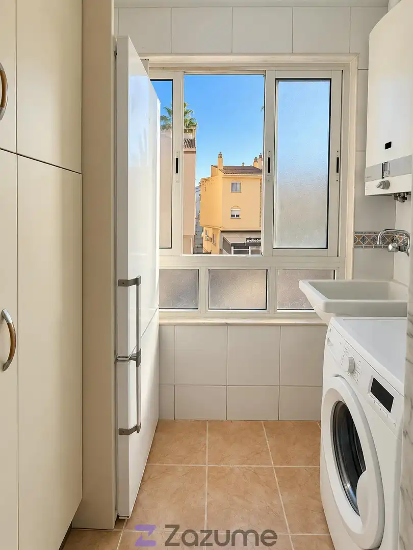 Terrasse von Wohnung zur Miete in Rincón de la Victoria mit Ofen, Waschmaschine und Mikrowelle