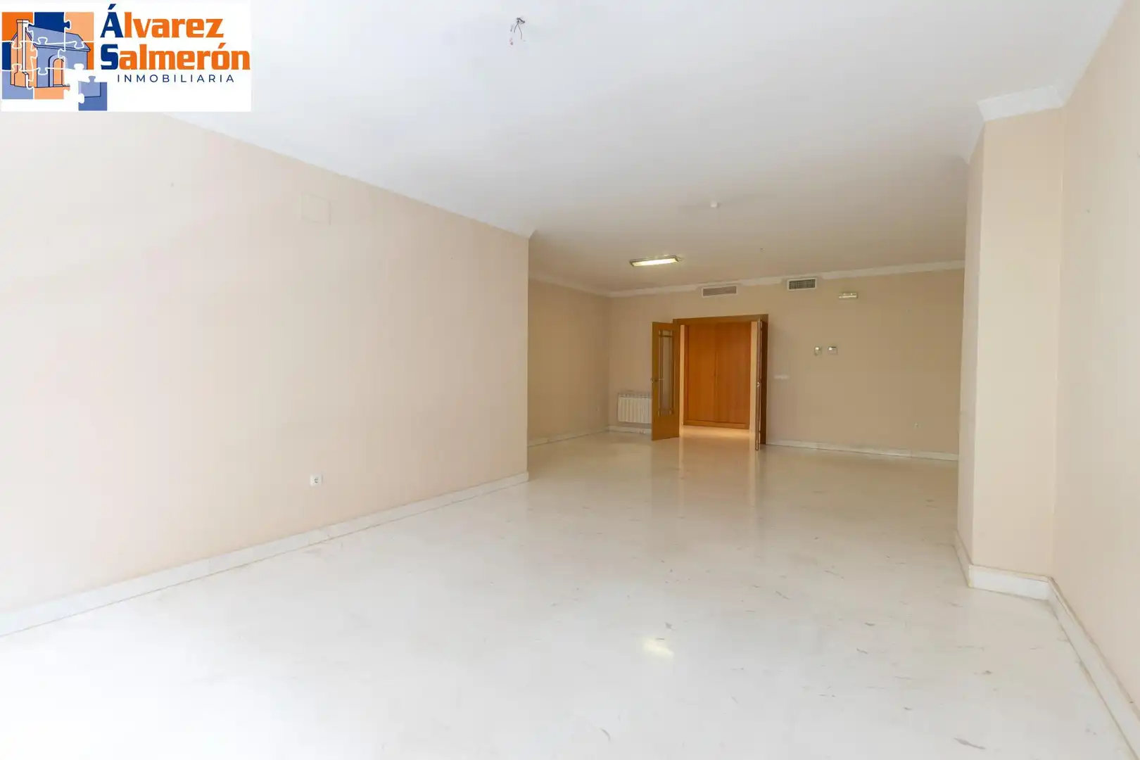 Flat for sale in Granada  with Air Conditioner and Heating