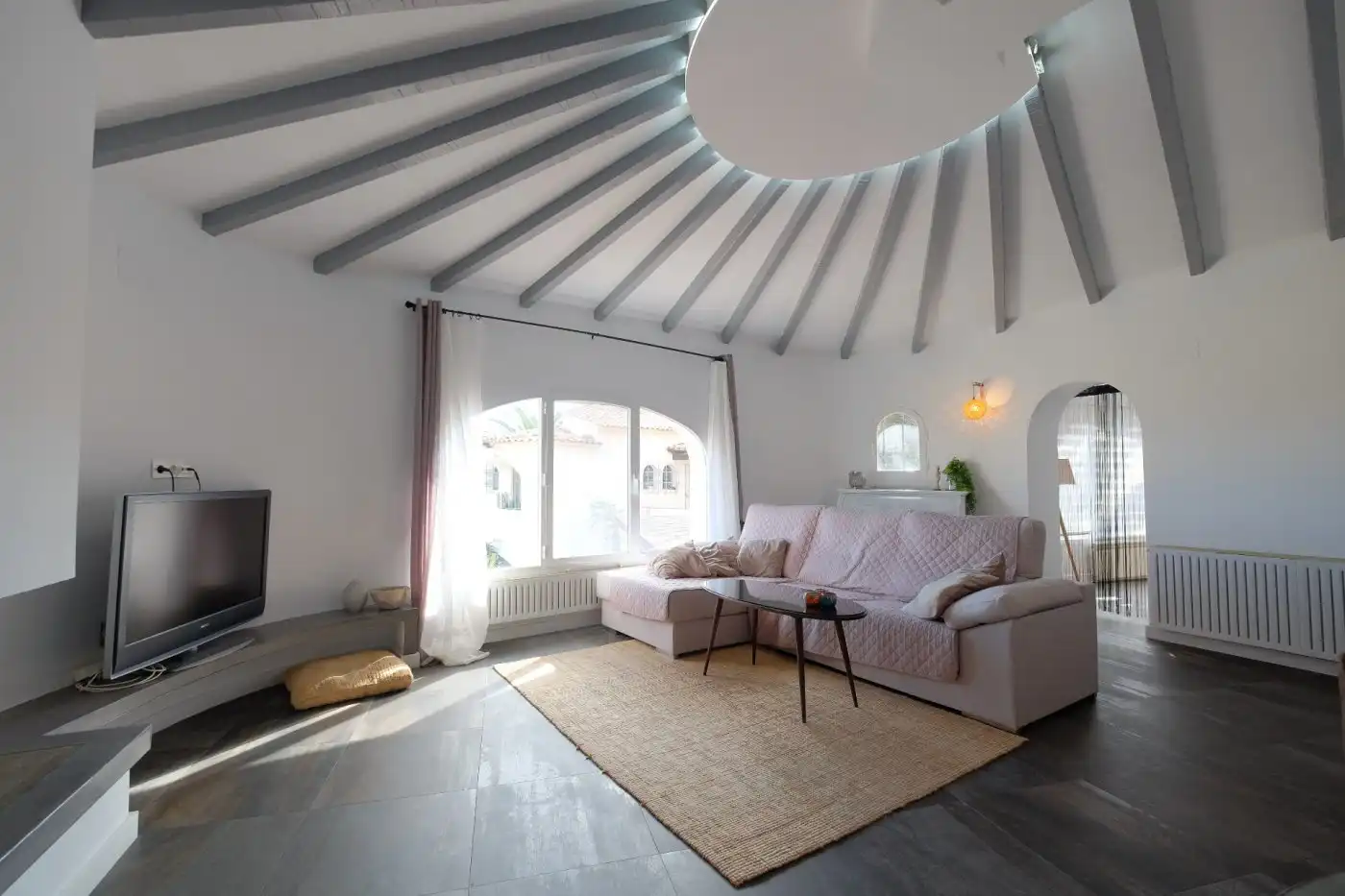 Sala d'estar de Casa o xalet en venda en Calpe / Calp amb Aire condicionat, Calefacció i Jardí privat