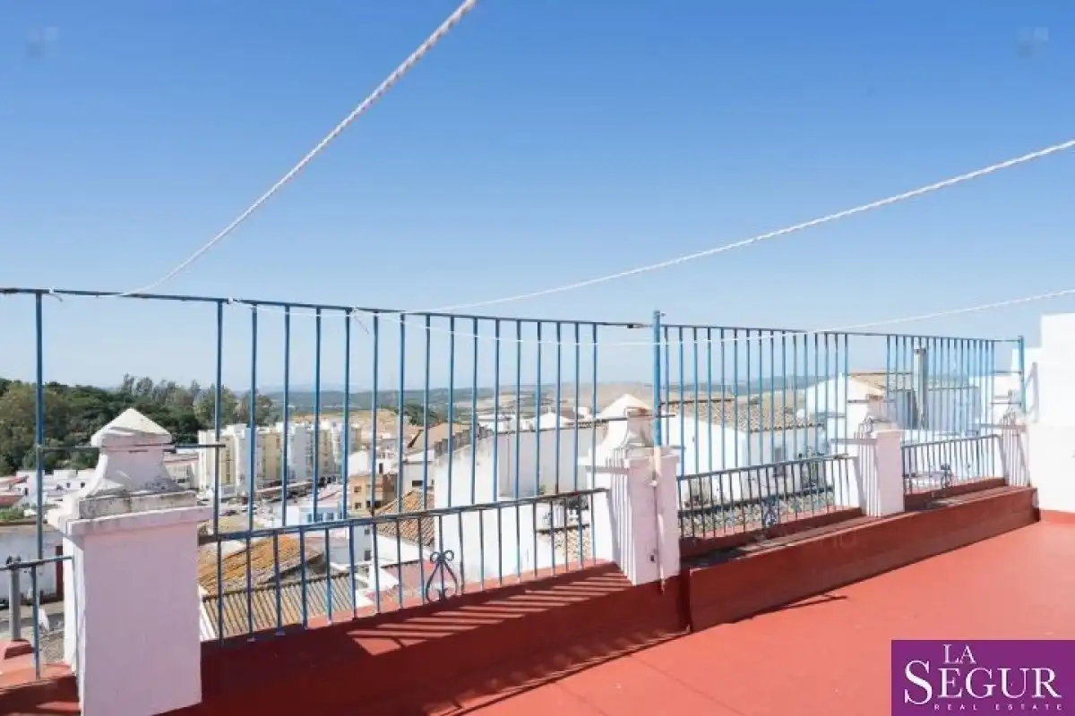Vista exterior de Casa o xalet en venda en Alcalá de los Gazules amb Terrassa, Traster i Moblat