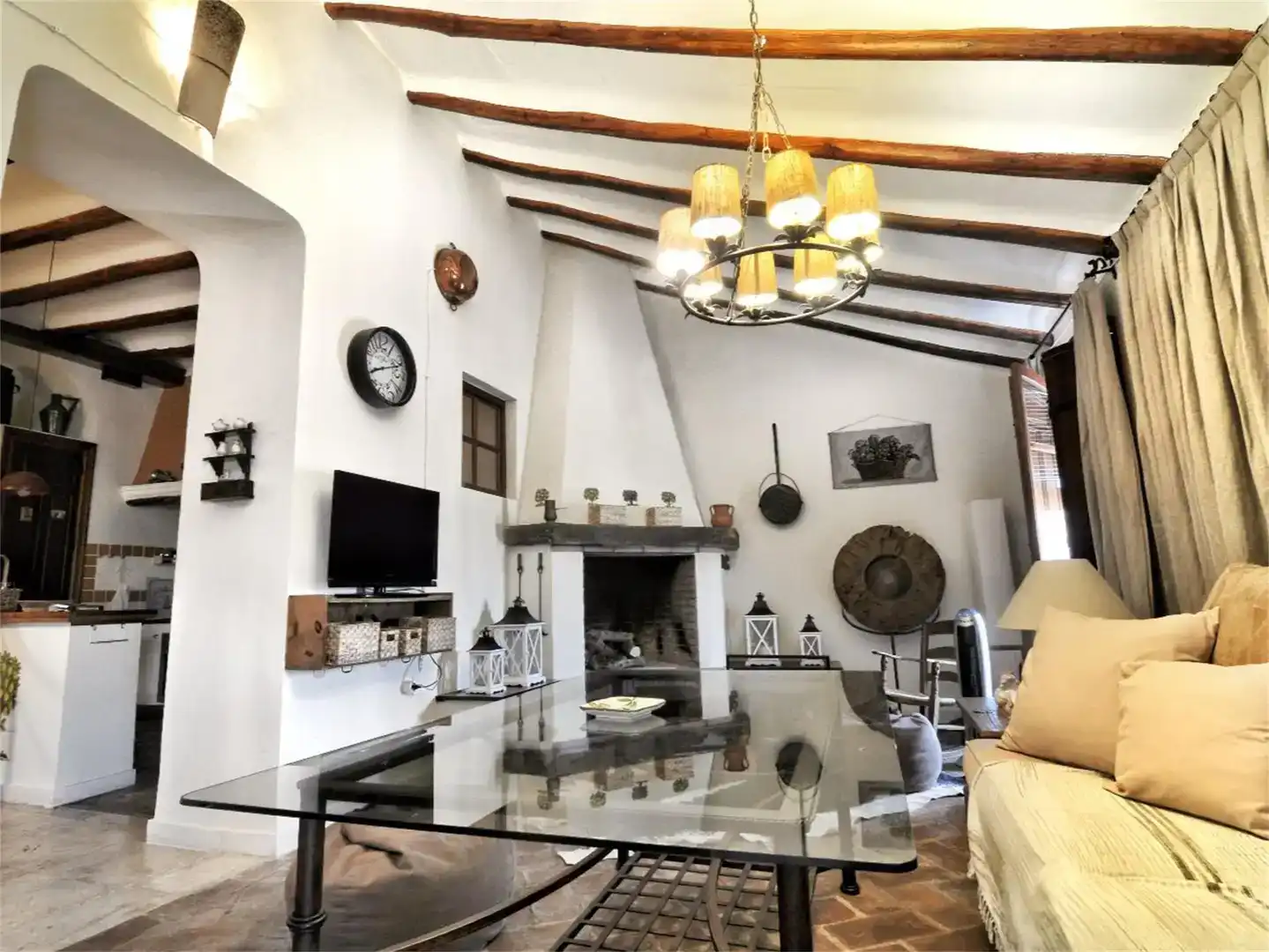 Sala d'estar de Casa adosada de lloguer en Luque amb Aire condicionat, Jardí privat i Traster