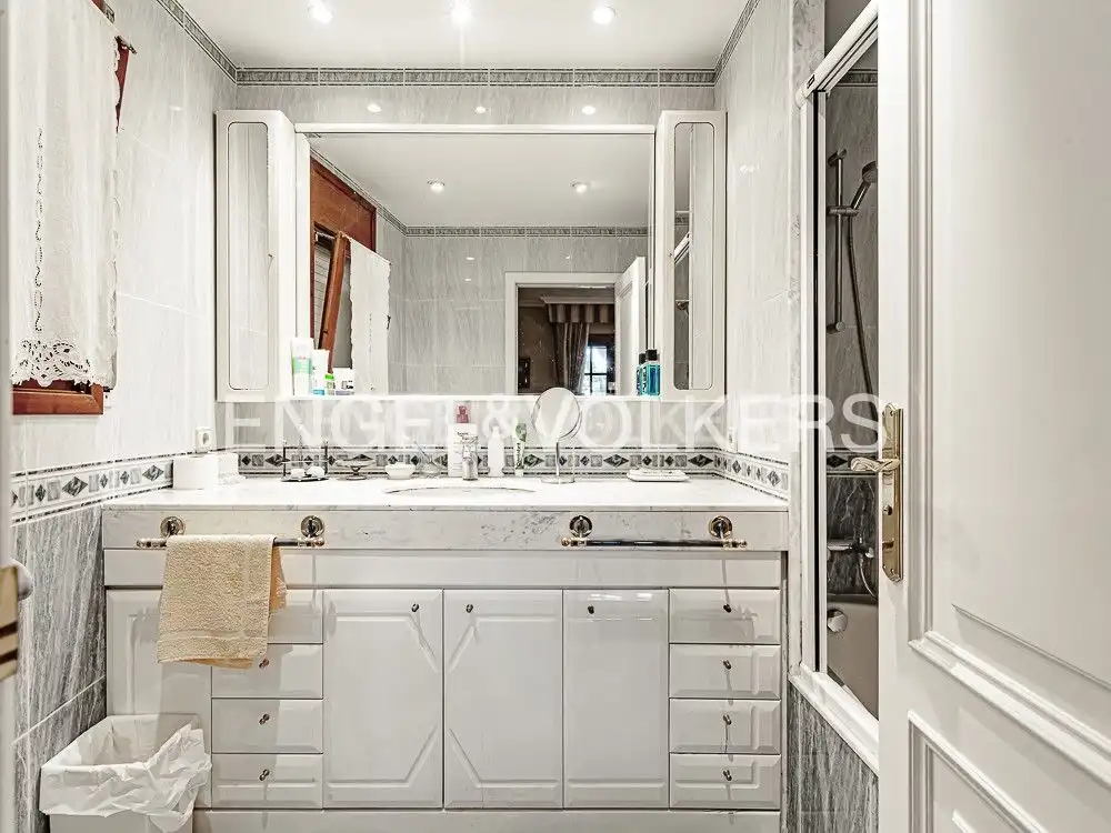 Badezimmer von Country house zum Verkauf in Seva mit Klimaanlage, Heizung und Privatgarten