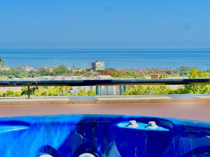 Dormitori de Casa adosada en venda en Marbella amb Aire condicionat, Terrassa i Piscina