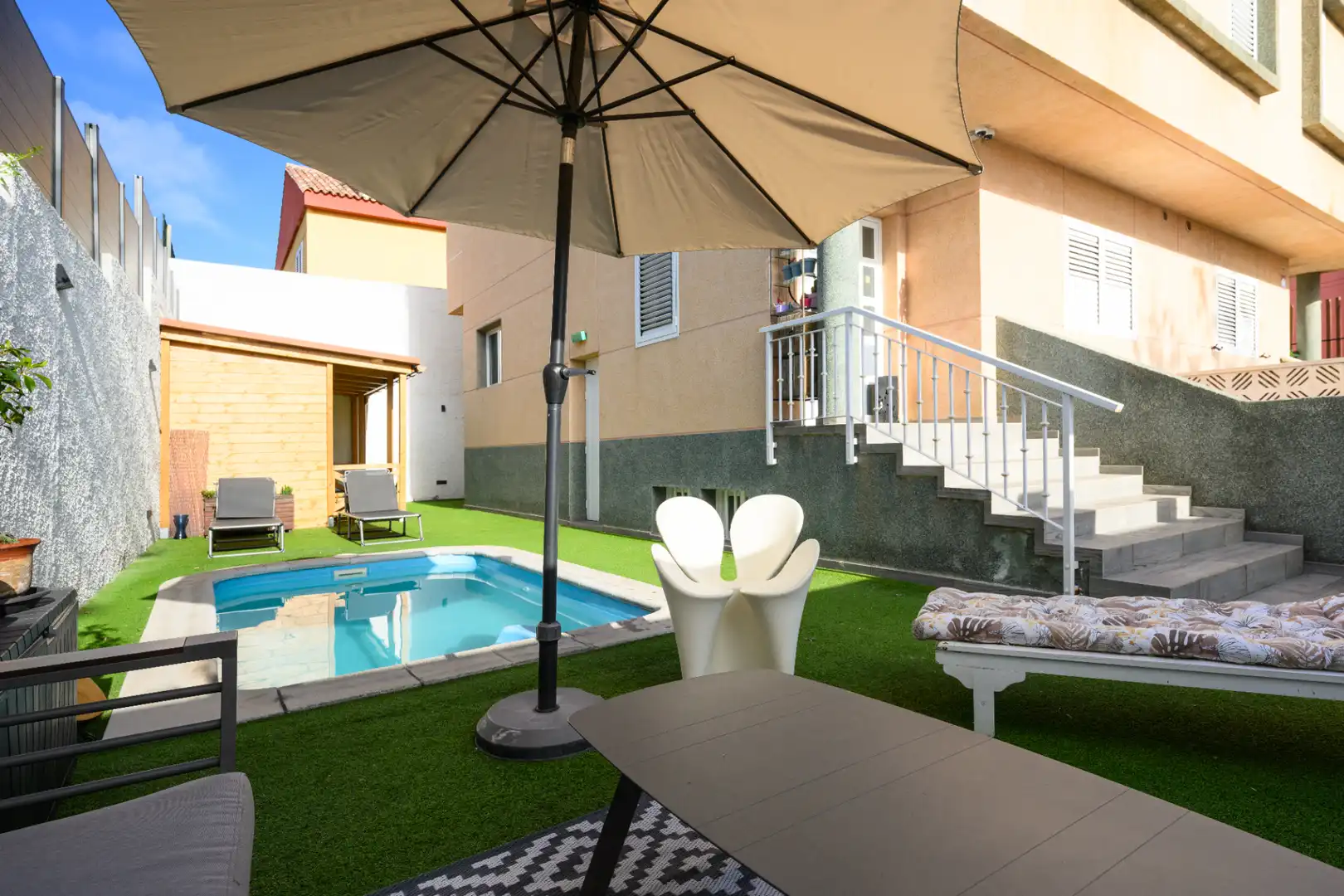 Piscina de Casa adosada en venda en Las Palmas de Gran Canaria amb Jardí privat, Terrassa i Traster